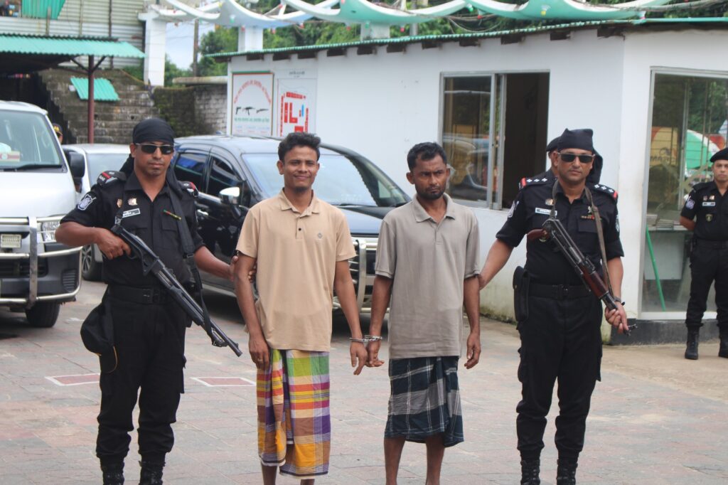 কারবারিদের কাছে হস্তান্তরের আগেই ৫ লাখ ৬০ হাজার ইয়াবাসহ দুই মিয়ানমার নাগরিক আটক