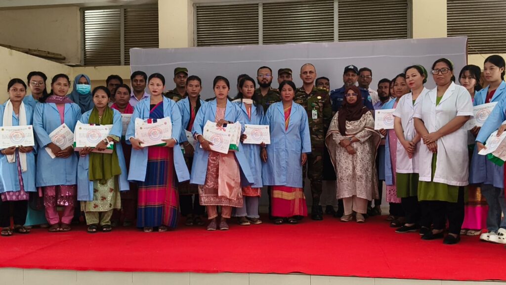 মাটিরাঙ্গায় গর্ভবতী নারী ও শিশুর স্বাস্থ্য সুরক্ষায় সেনাবাহিনীর প্রশিক্ষণ শেষ, সনদ বিতরণ