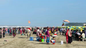 টানা ছুটিতে কক্সবাজারে পর্যটকের ভিড়