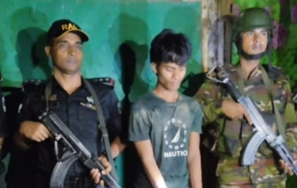 কক্সবাজারের উখিয়ায় বিদেশি পিস্তল ও গুলিসহ রোহিঙ্গা যুবক আটক