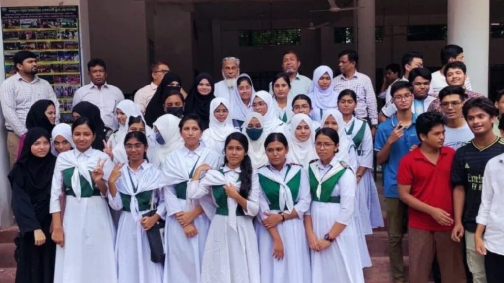 কক্সবাজারে এসএসসিতে পাসের হার ৫৭.০৯ শতাংশ, জিপিএ-৫ পেয়েছে ৮৯৯ জন