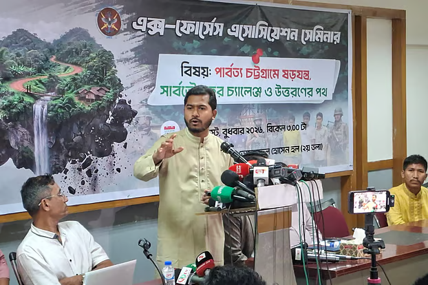 ‘পাহাড় থেকে সেনাবাহিনী তুলে আনার কথা যারা বলে তাদের রাষ্ট্র, রাজনীতি, নিরাপত্তা নিয়ে ধারণাই নেই’