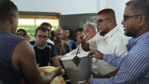 চন্দ্রঘোনায় বন্যাদুর্গতদের পাশে জেলা পরিষদ, ৮ হাজার ৫০০ কেজি চাল বিতরণ