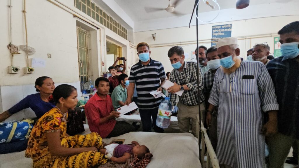হাম আক্রান্তদের পাশে বান্দরবান জেলা বিএনপি, নগদ সহায়তা ও বিশুদ্ধ পানি বিতরণ