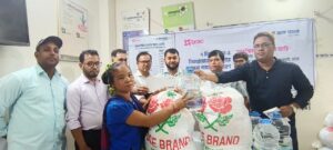 আলীকদমে বন্যাদুর্গত ২০০ পরিবারের পাশে ব্র্যাক ও ব্র্যাক ব্যাংক, খাদ্যসামগ্রী ও নগদ সহায়তা বিতরণ