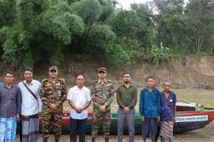 দুর্গম পাহাড়ে যাতায়াত সুবিধায় সেনাবাহিনীর আলীকদম জোন ও ১৭ ইসিবি’র উদ্যোগে চাঁদের গাড়ি ও নৌকা সেবা চালু