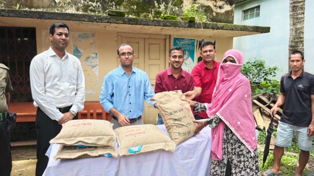 লংগদুতে বন্যাকবলিত ৪০০ কৃষকের মাঝে সরকারি প্রণোদনার বীজ ধান বিতরণ