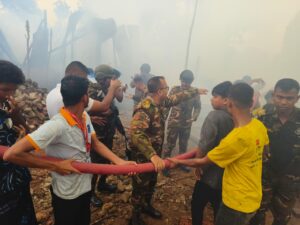 সেনাবাহিনীর তাৎক্ষণিক পদক্ষেপে ভয়াবহ অগ্নিকাণ্ড নিয়ন্ত্রণ, ক্ষয়ক্ষতি থেকে রক্ষা পেল গাঁথাছড়া