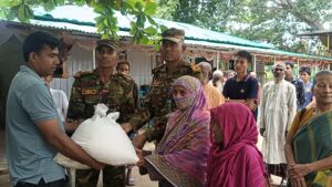 বন্যাদুর্গত মানুষের পাশে সেনাবাহিনীর লংগদু জোন, ৪০ পরিবার পেল ত্রাণ সহায়তা