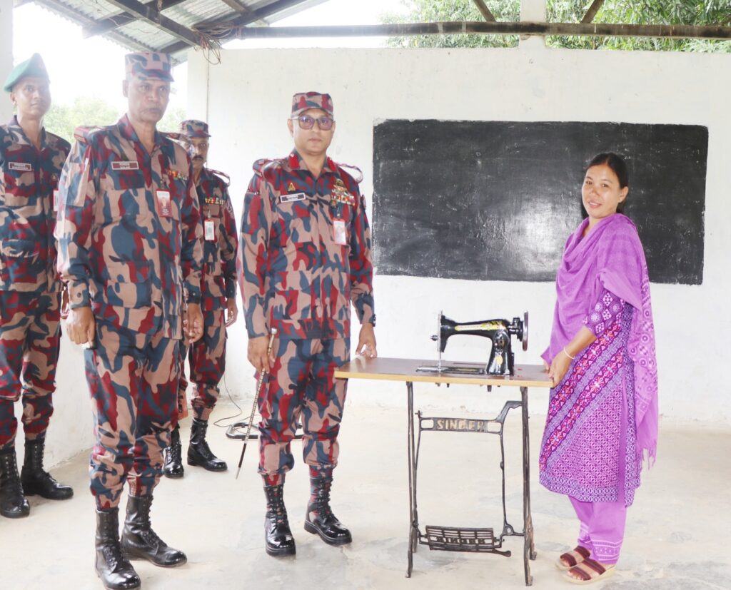 ৩ লাখ ২০ হাজার টাকার সহায়তা নিয়ে প্রান্তিক মানুষের পাশে বিজিবির রাজনগর ব্যাটালিয়ন