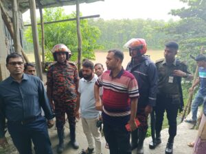 কাপ্তাইয়ে টানা বৃষ্টিতে বসতঘরের একাংশ ধস, পরিদর্শন করলেন ইউএনও