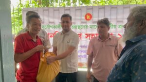 রাঙামাটিতে পাহাড় ধস ও বন্যায় ক্ষতিগ্রস্ত ১৩শ পরিবারকে জেলা পরিষদের খাদ্য সহায়তা