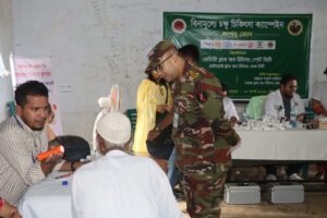 লংগদুতে সেনাবাহিনীর উদ্যোগে বিনামূল্যে চক্ষু চিকিৎসা ক্যাম্প, সেবা পেলেন ৭০০ রোগী