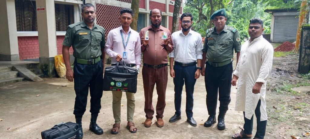 রামগড়ে বাড়ি বাড়ি গিয়ে অনুমোদনহীন হারবাল ওষুধ বিক্রি, দুই ব্যক্তি আটক