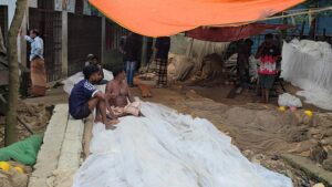 ১০৫ দিনের নিষেধাজ্ঞা শেষে কাপ্তাই হ্রদে ফিরছে প্রাণচাঞ্চল্য, মাছ শিকারে প্রস্তুত জেলেরা
