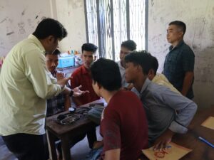 মানুষের দোরগোড়ায় স্বাস্থ্যসেবা পৌঁছে দিতে প্রাথমিক চিকিৎসা প্রশিক্ষণ ও কিট বিতরণ করল সেনাবাহিনী