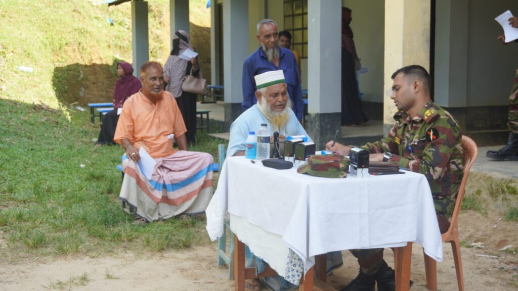 মানিকছড়িতে সেনাবাহিনীর মেডিক্যাল ক্যাম্প, বিনামূল্যে চিকিৎসা পেলেন ১৩০ জন