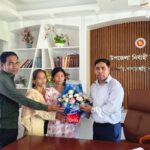 মহালছড়িতে একমাত্র জিপিএ-৫ পাওয়া টুম্পাকে উপজেলা প্রশাসনের সংবর্ধনা