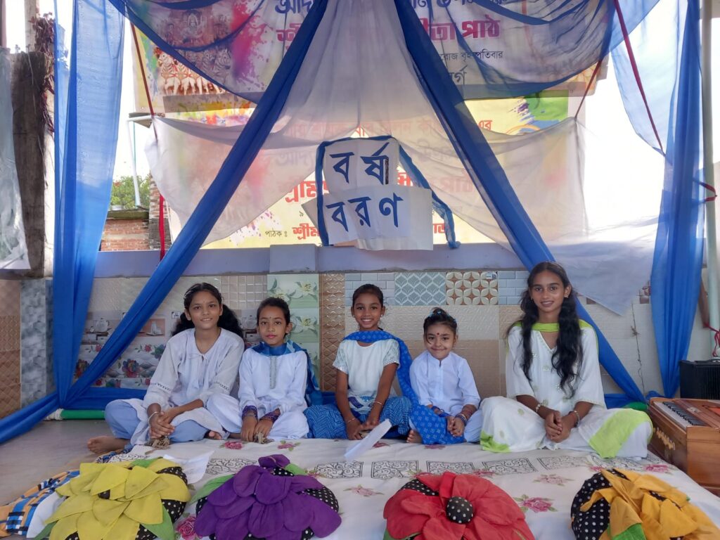 বৃষ্টির সুরে চন্দ্রঘোনায় বর্ষা বরণ, নৃত্য-গান-আবৃত্তিতে মুখর সাংস্কৃতিক অঙ্গন