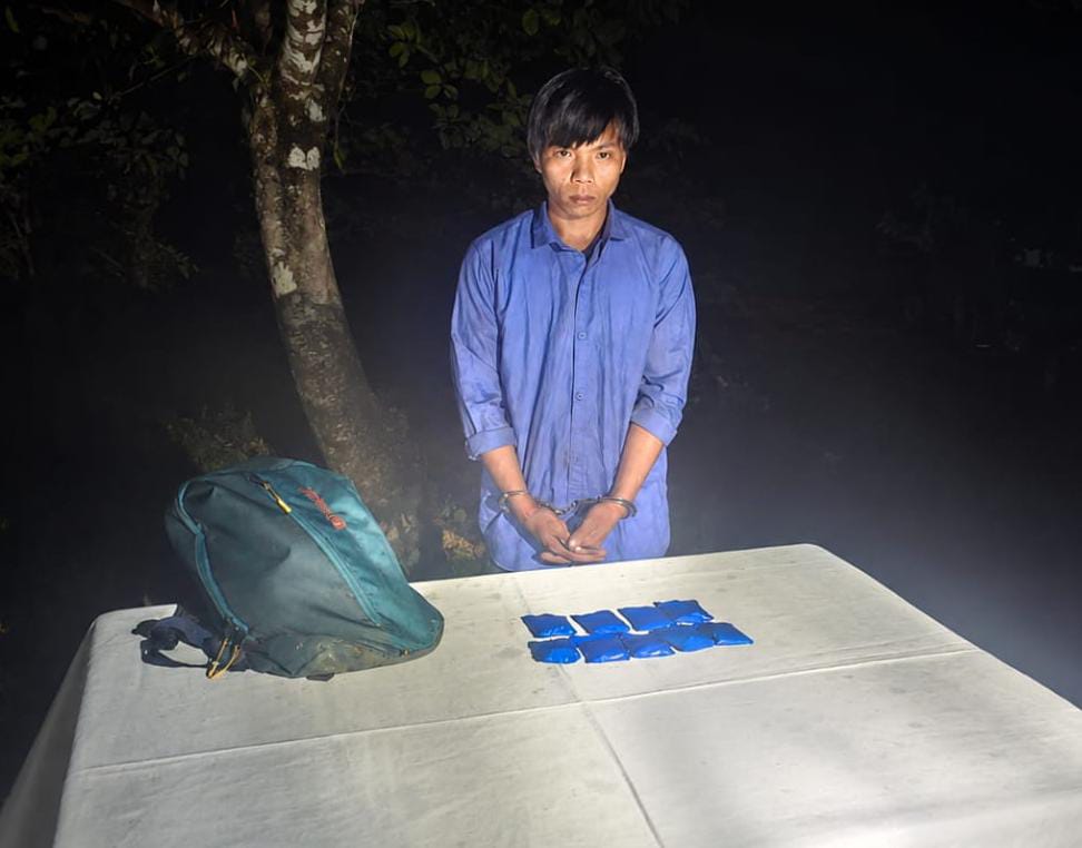 আলীকদমে সেনাবাহিনী-পুলিশের যৌথ অভিযানে ১১৯০ পিস ইয়াবাসহ ম্রো যুবক আটক