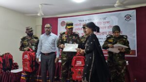 পাহাড়ে মা ও শিশুর স্বাস্থ্যসেবায় সেনাবাহিনীর প্রশংসনীয় উদ্যোগ, প্রশিক্ষণ শেষে সনদপত্র পেলেন স্বাস্থ্যসেবাকর্মীরা