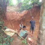 কুতুকছড়িতে দিনদুপুরে পাহাড় কাটার অভিযোগ, জিপে করে সরানো হচ্ছে মাটি