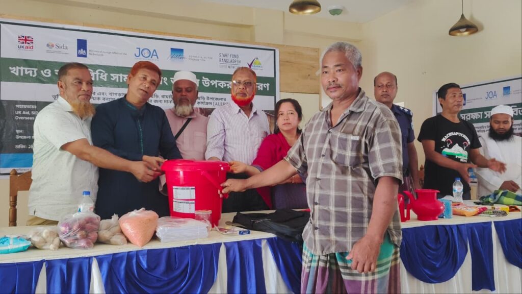বাঘাইছড়িতে বন্যা-ভূমিধসে ক্ষতিগ্রস্ত ৭০০ পরিবার পেল আশিকার মানবিক সহায়তা