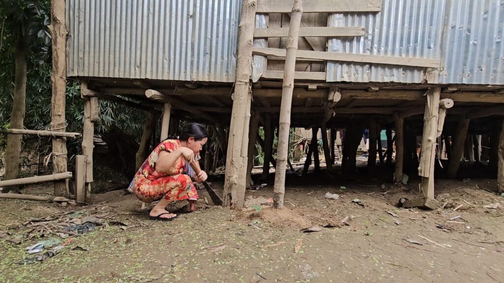 পানি নেমেছে, থামেনি দুর্ভোগ: এক মাস পরও পুনর্বাসনের অপেক্ষায় বান্দরবানের সাড়ে ১২ হাজার পরিবার