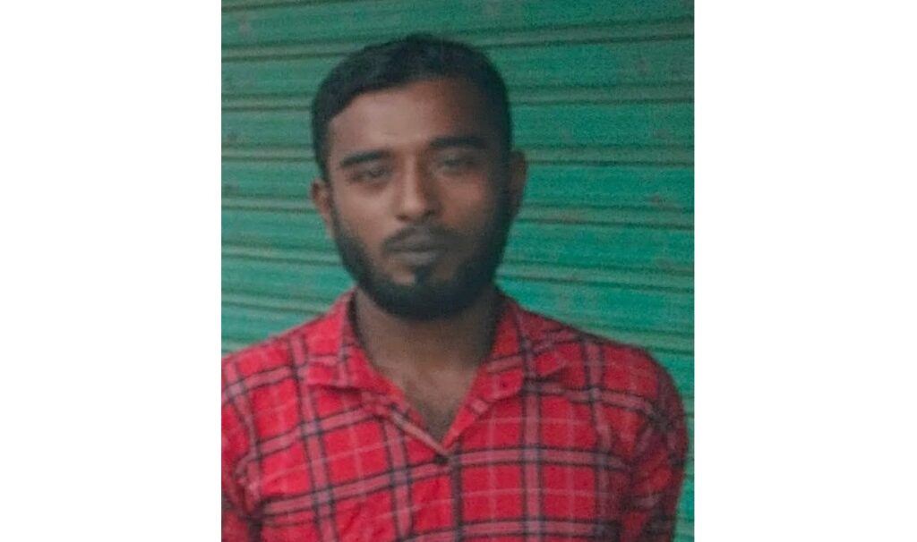 লংগদুতে ঝড়ের কবলে নৌকা, ছেলেকে বাঁচিয়ে নিখোঁজ বাবা