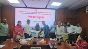 বান্দরবানে বন্যায় ক্ষতিগ্রস্ত শিশুদের মাঝে ইউনিসেফের ৪০০ কিট বিতরণ