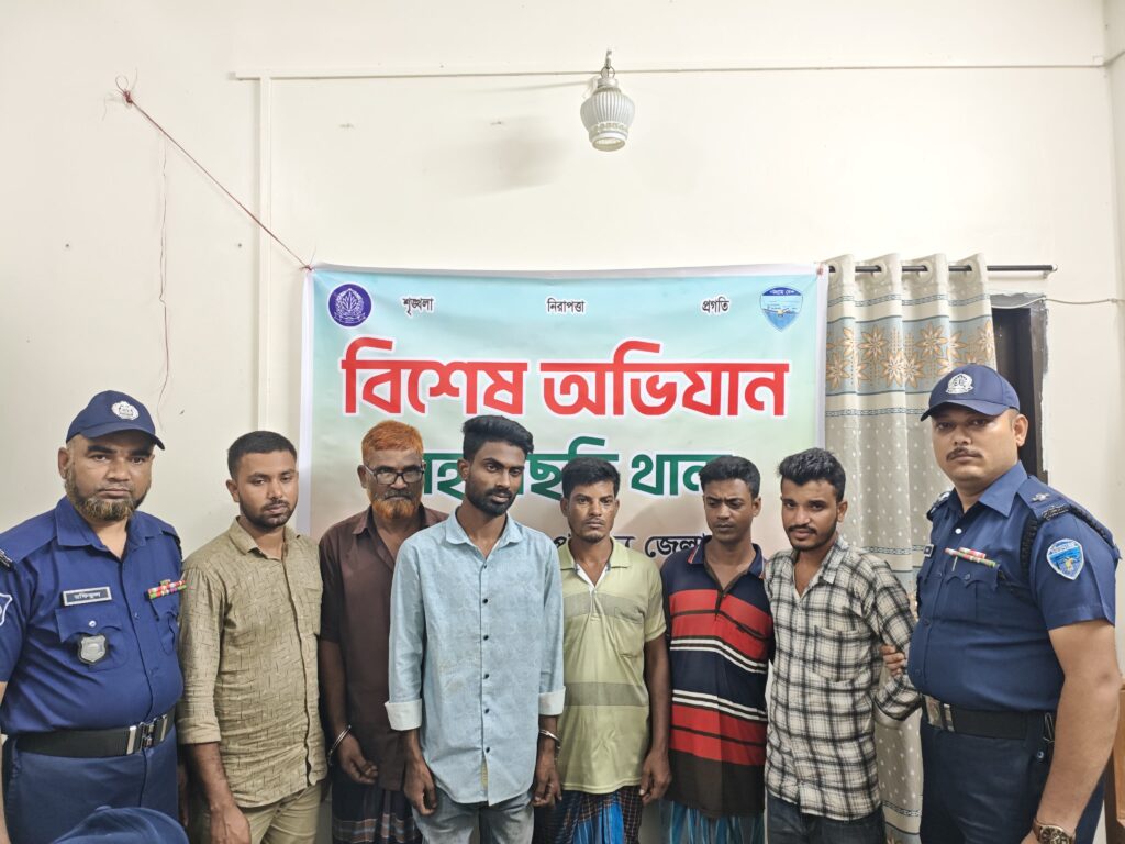মহালছড়িতে স্বর্ণ প্রতারক চক্রের ৬ সদস্য আটক, পালিয়েছে একজন