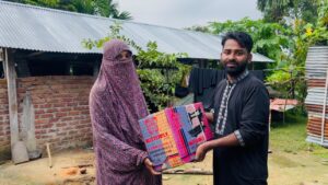 মানিকছড়িতে হতদরিদ্র দুই পরিবারকে পার্বত্য ফাউন্ডেশনের সেলাই মেশিন প্রদান