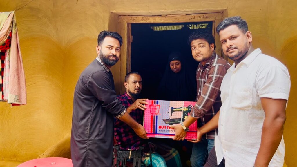 মানিকছড়িতে হতদরিদ্র দুই পরিবারকে পার্বত্য ফাউন্ডেশনের সেলাই মেশিন প্রদান