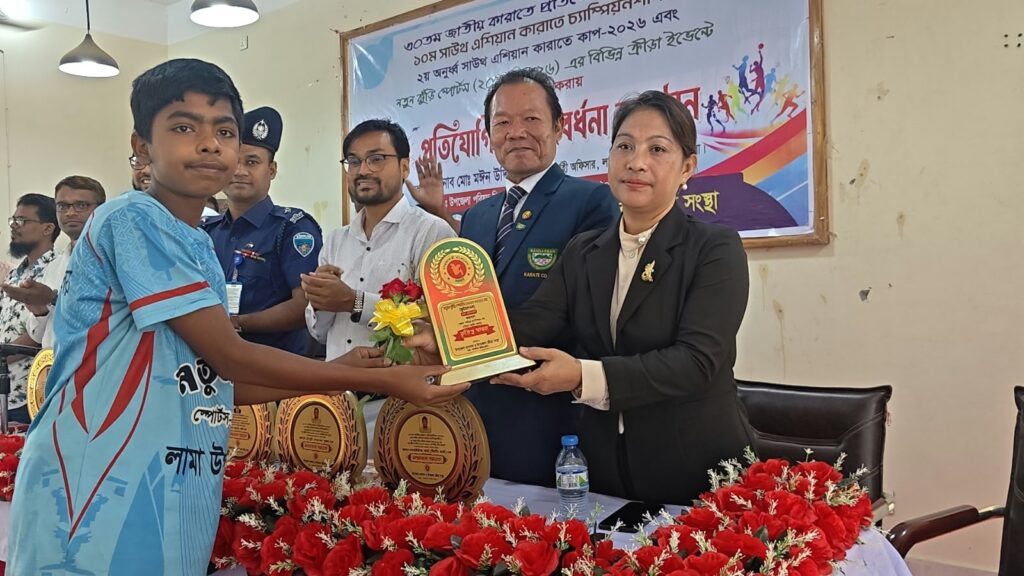 লামায় জাতীয় ও দক্ষিণ এশিয়ান কারাতে জয়ীদের সংবর্ধনা