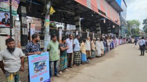 বান্দরবানে সশস্ত্র গোষ্ঠীর চাঁদাবাজি-অপহরণ বন্ধের দাবিতে মানববন্ধন