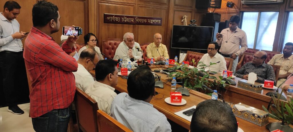 কর্মকর্তা-কর্মচারীদের সঙ্গে পার্বত্য চট্টগ্রাম বিষয়ক মন্ত্রণালয়ের নতুন মন্ত্রীর মতবিনিময়