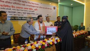 রাঙামাটিতে উন্নয়ন বোর্ডের উদ্যোগে শিক্ষাপ্রতিষ্ঠানে মাল্টিমিডিয়া সামগ্রী, নারীদের সেলাই মেশিন বিতরণ