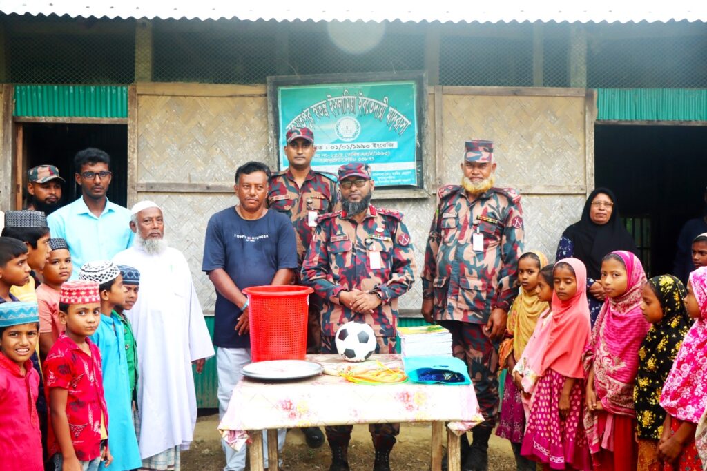 পাহাড়ি-বাঙালি জনগোষ্ঠীর পাশে বিজিবির রামগড় জোন, শিক্ষা-চিকিৎসাসহ বিভিন্ন খাতে মানবিক সহায়তা