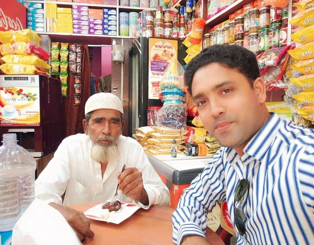 মাত্র ১৪ ঘণ্টার ব্যবধানে বাবা-মাকে হারালেন টেকনাফের পুলিশ সদস্য কামাল