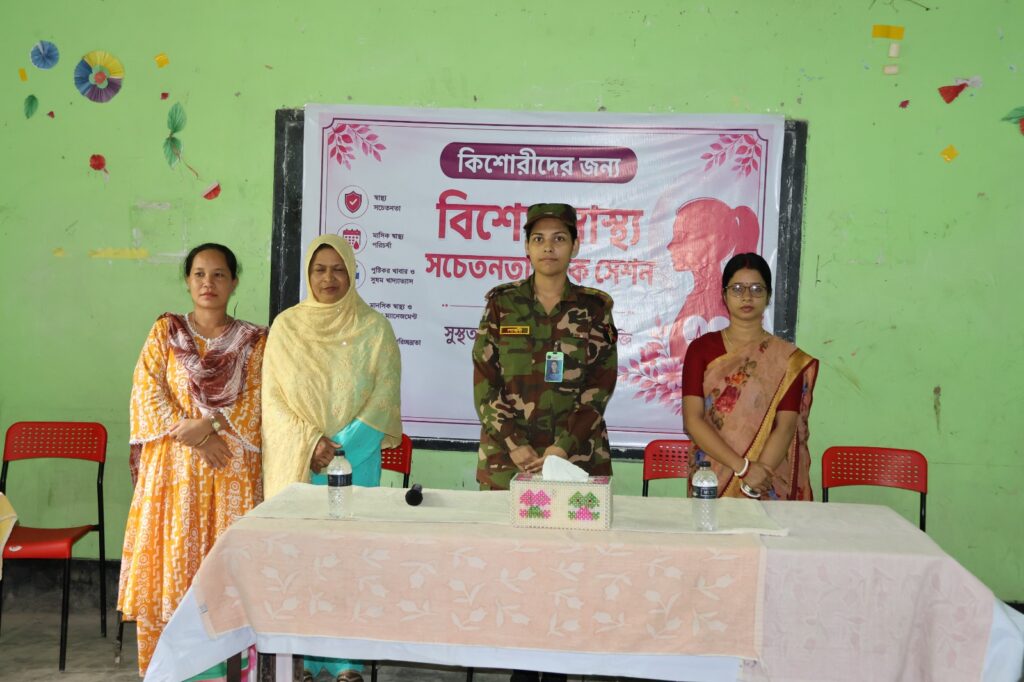 দুর্গম পাহাড়ে কিশোরীদের স্বাস্থ্যসচেতনতায় সেনাবাহিনীর উদ্যোগ, বাঘাইহাটে সচেতনতামূলক সেশন