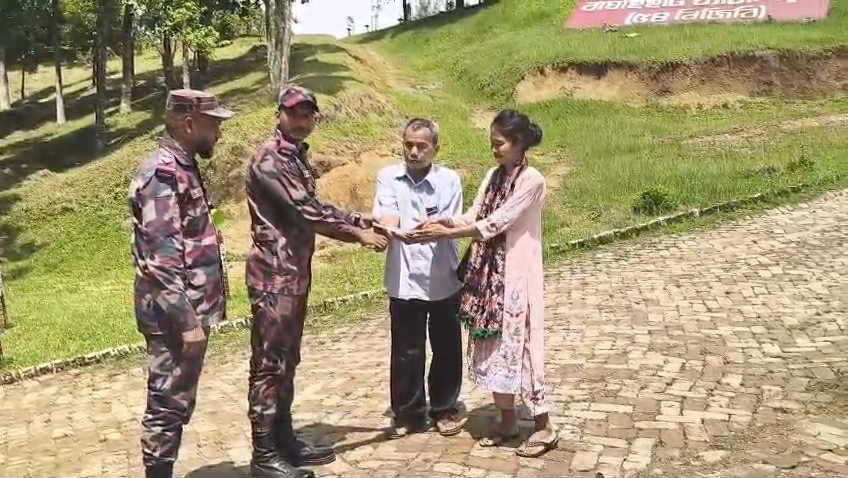 বাঘাইহাটে চিকিৎসা ও শিক্ষাসামগ্রী কিনতে বিজিবির আর্থিক সহায়তা