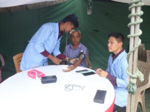 চিকিৎসাসেবা ও ওষুধ নিয়ে লক্ষীছড়ির দুর্গম দুল্লাতলীতে হতদরিদ্র পাহাড়িদের পাশে সেনাবাহিনী