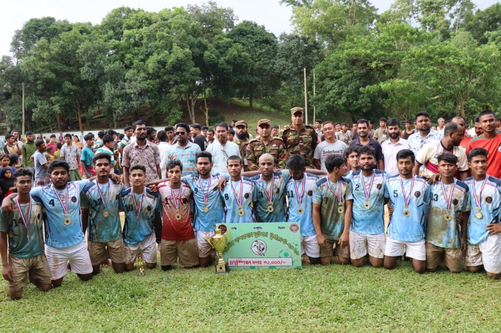 খেলাধুলার মাধ্যমে সম্প্রীতি জোরদারে সেনাবাহিনীর উদ্যোগ, লামায় জমজমাট ফুটবল আয়োজন