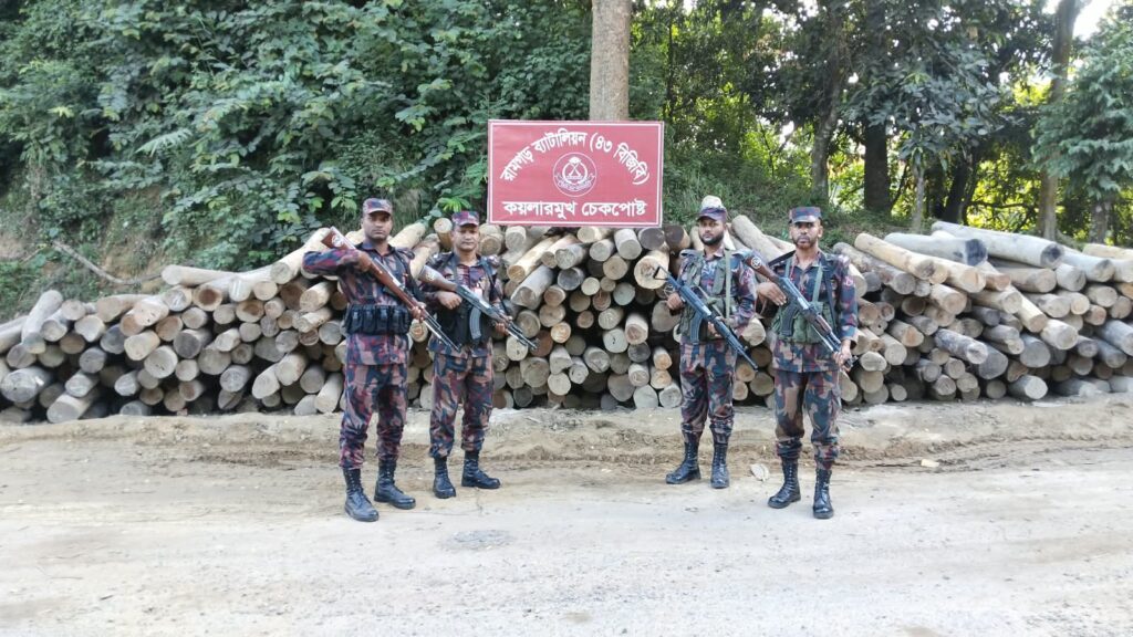 কয়লারমুখ চেকপোস্টে প্রায় ২০ লাখ টাকার ৬০৯ ঘনফুট কাঠ আটক করল বিজিবি