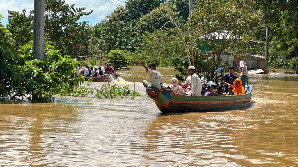 খাগড়াছড়িতে টানা বৃষ্টিতে নিম্নাঞ্চল প্লাবিত, দীঘিনালার বিভিন্ন সড়কে পানি