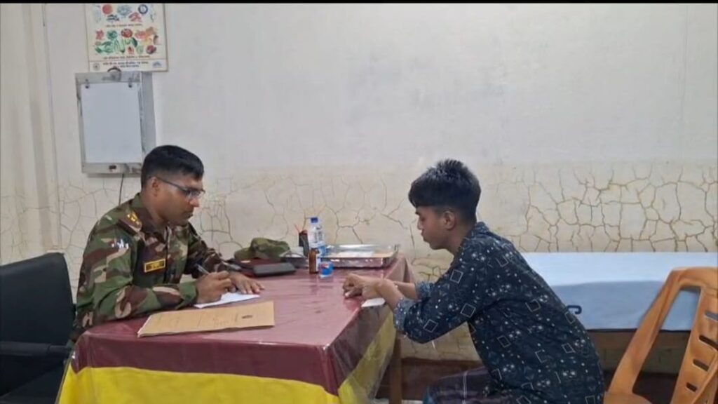 বান্দরবানে সেনাবাহিনীর উদ্যোগে অসহায় রোগীদের বিনামূল্যে চিকিৎসা ও আর্থিক সহায়তা