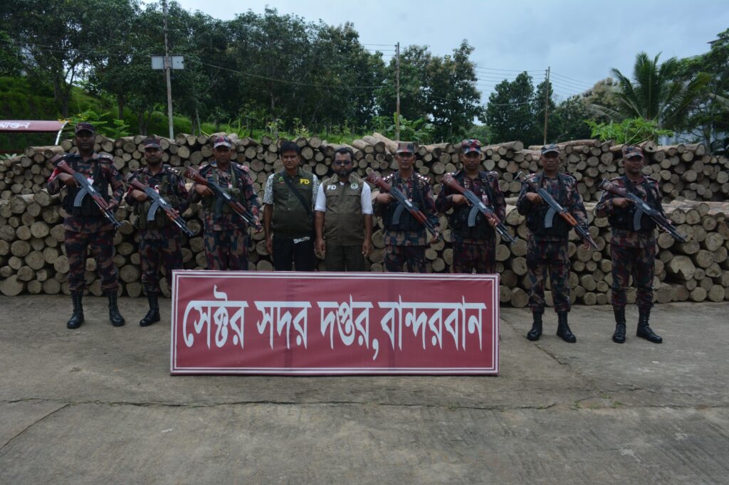 বান্দরবানে বিজিবির অভিযানে প্রায় ৬০ লাখ টাকা মূল্যের ১,৩৫৩ ঘনফুট সেগুন কাঠ উদ্ধার