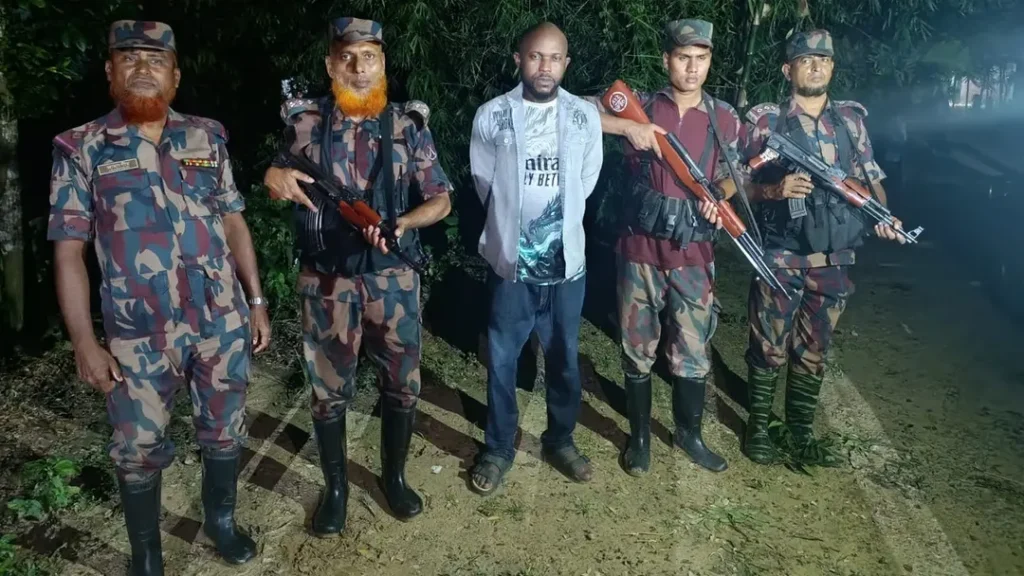 ফেনী সীমান্তে ফের নাইজেরিয়ার নাগরিক আটক
