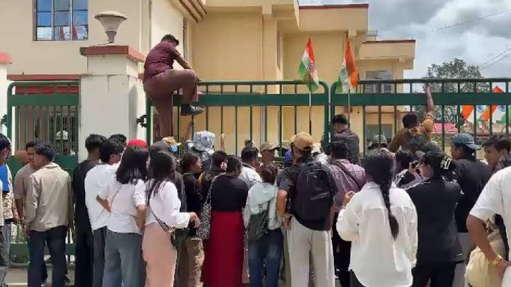 ‘এনআরসি নয়, জনগণনা নয়’: মণিপুরে সেনসাস দপ্তরে বিক্ষোভ, সংঘর্ষে আহত ৩
