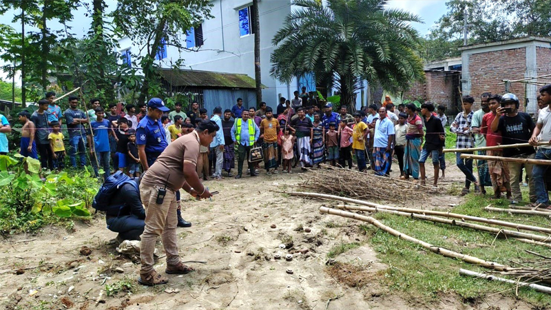 মেহেরপুরে মাটির নিচে মিলল ৯৬টি স্থলমাইন, ধ্বংস করেছে সেনাবাহিনী